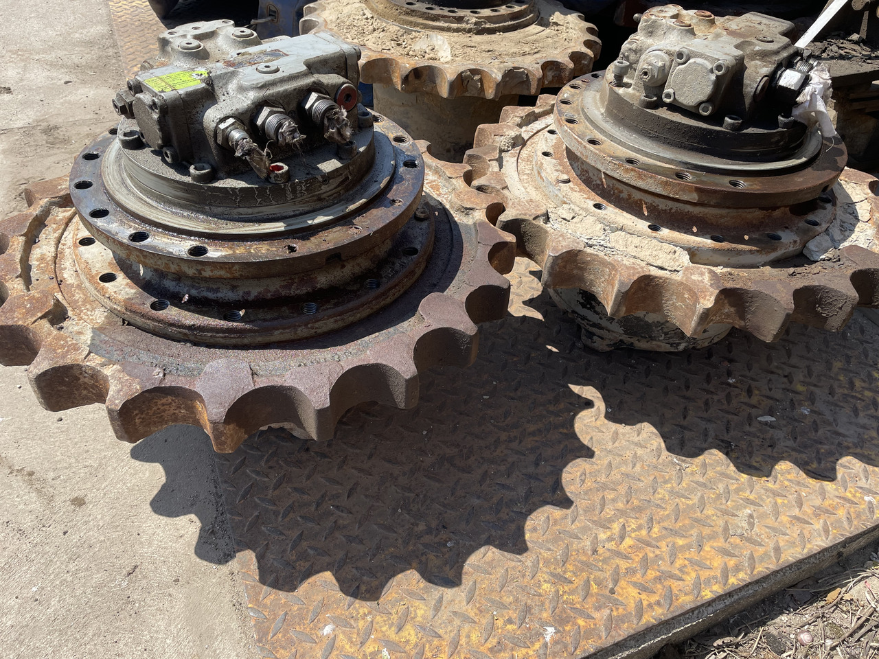 HITACHI EX 215 - Pogonski reduktor za Bager guseničar: slika 3 HITACHI EX 215 - Pogonski reduktor za Bager guseničar: slika 3