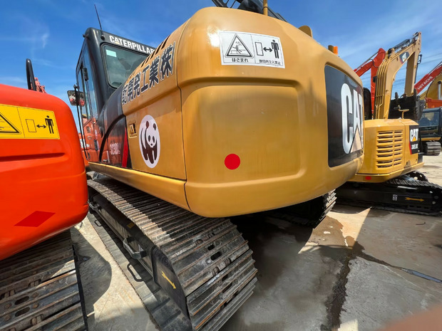 2020 Caterpillar 323D - Bager guseničar: slika 1 2020 Caterpillar 323D - Bager guseničar: slika 1