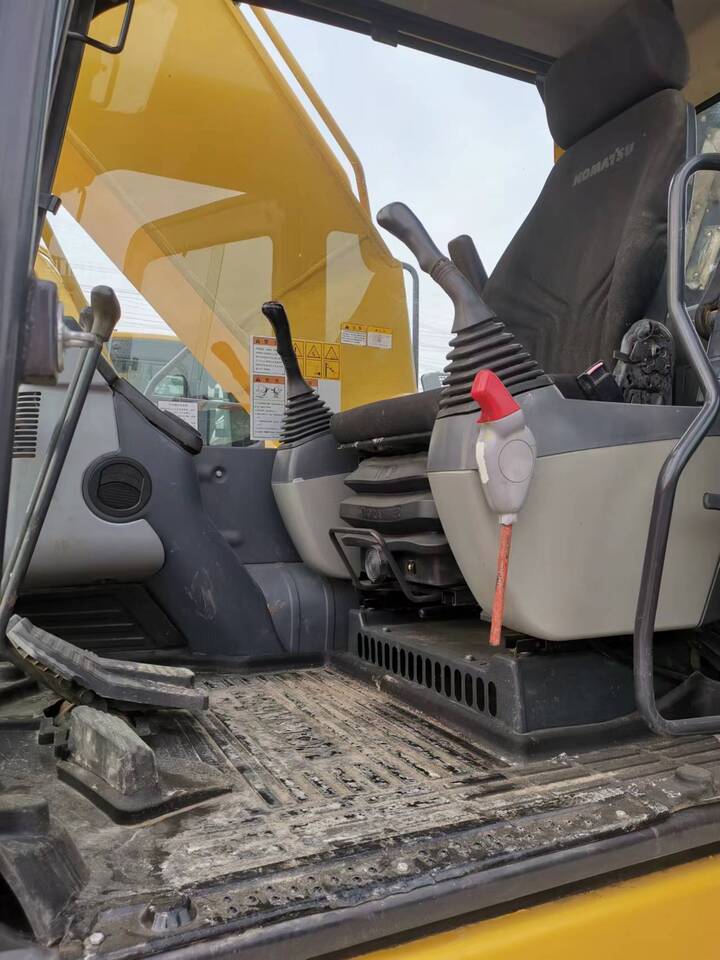 Bager guseničar Komatsu PC220-8: slika 11