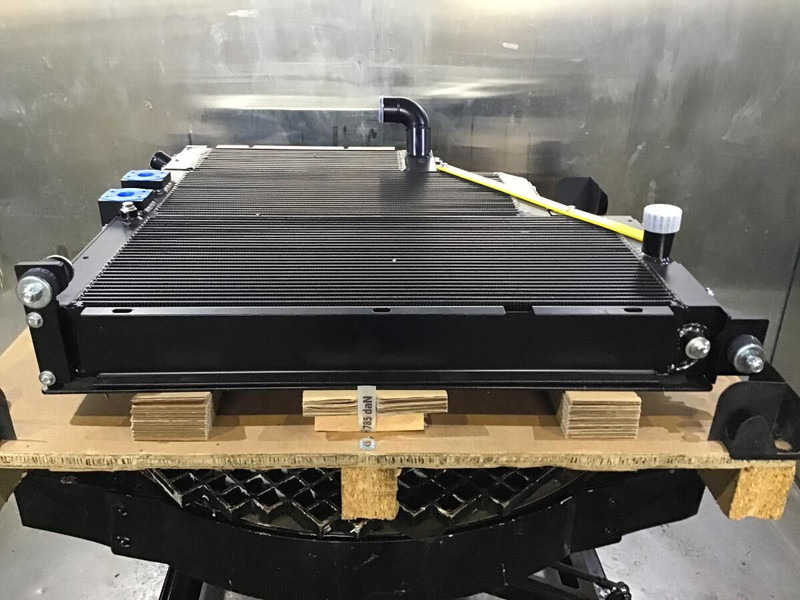 Liebherr Combined Radiator - Radijator: slika 1 Liebherr Combined Radiator - Radijator: slika 1