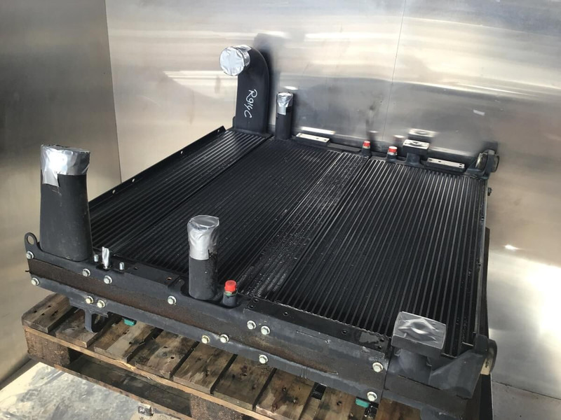 Liebherr Combined Radiator - Radijator: slika 1 Liebherr Combined Radiator - Radijator: slika 1