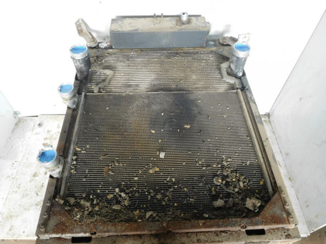 Liebherr Combined Radiator - Radijator: slika 1 Liebherr Combined Radiator - Radijator: slika 1