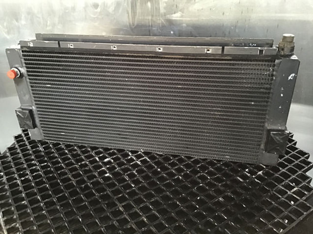 Liebherr Oilcooler - Hladnjak ulja: slika 2 Liebherr Oilcooler - Hladnjak ulja: slika 2