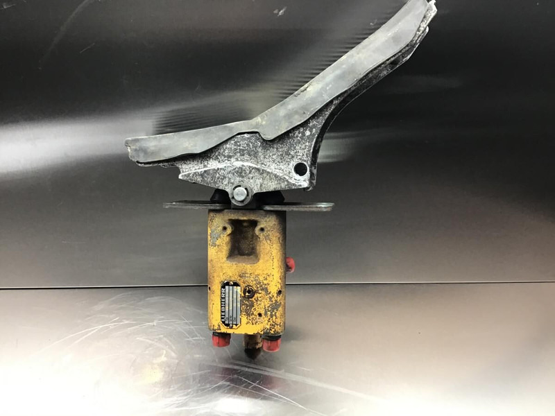 Liebherr Pilot Control Unit - Pedala: slika 1 Liebherr Pilot Control Unit - Pedala: slika 1