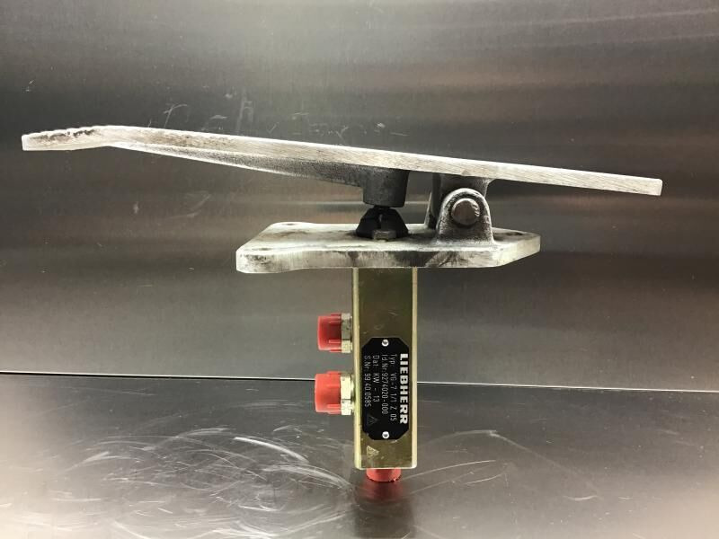 Liebherr Pilot Control Unit - Pedala: slika 3 Liebherr Pilot Control Unit - Pedala: slika 3