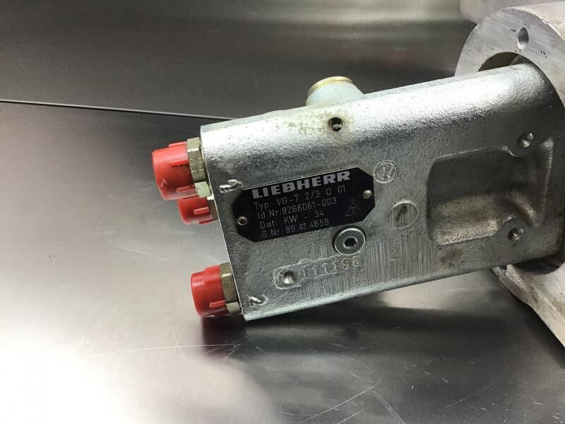 Liebherr Pilot Control Unit - Pedala: slika 3 Liebherr Pilot Control Unit - Pedala: slika 3