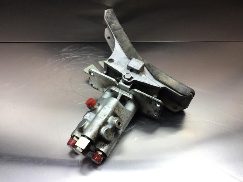 Liebherr Pilot Control Unit - Pedala: slika 2 Liebherr Pilot Control Unit - Pedala: slika 2