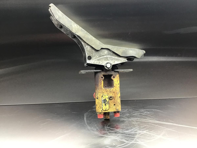 Liebherr Pilot Control Unit - Pedala: slika 1 Liebherr Pilot Control Unit - Pedala: slika 1