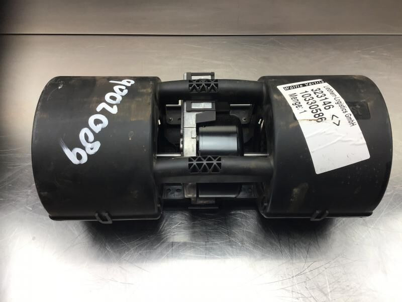 Liebherr R946 LC / R946 NLC / R956 / R976 / R926 LC / R920 / R920 LC - Ventilator kabine: slika 2 Liebherr R946 LC / R946 NLC / R956 / R976 / R926 LC / R920 / R920 LC - Ventilator kabine: slika 2