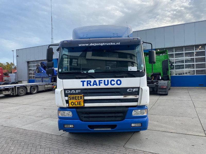 DAF CF 75.310 / Manual / Euro 3 - Kamion sa golom šasijom i zatvorenom kabinom: slika 2 DAF CF 75.310 / Manual / Euro 3 - Kamion sa golom šasijom i zatvorenom kabinom: slika 2