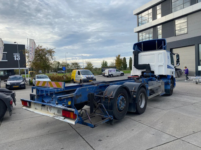 DAF CF 75.310 / Manual / Euro 3 - Kamion sa golom šasijom i zatvorenom kabinom: slika 4 DAF CF 75.310 / Manual / Euro 3 - Kamion sa golom šasijom i zatvorenom kabinom: slika 4