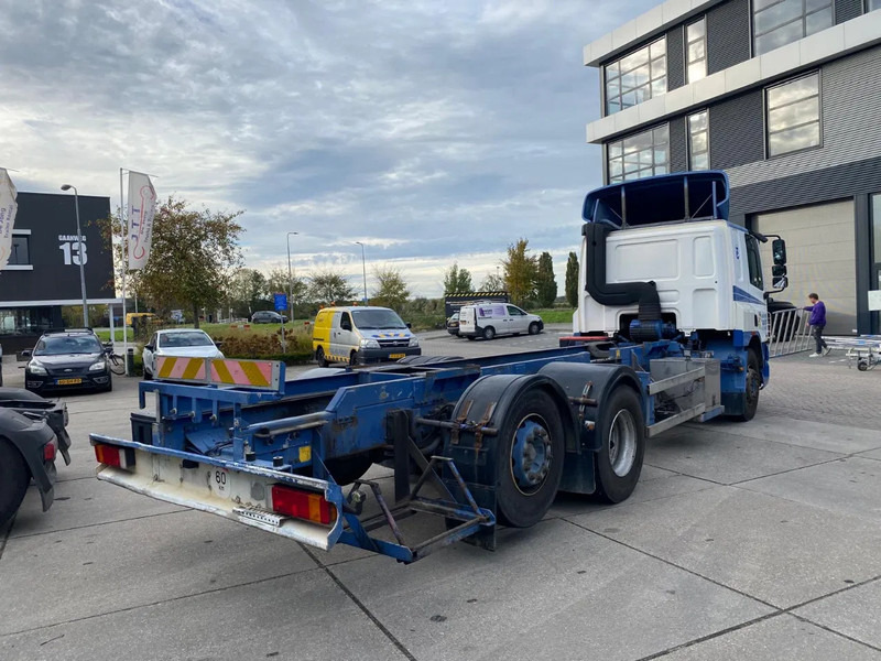 DAF CF 75.310 / Manual / Euro 3 - Kamion sa golom šasijom i zatvorenom kabinom: slika 4 DAF CF 75.310 / Manual / Euro 3 - Kamion sa golom šasijom i zatvorenom kabinom: slika 4