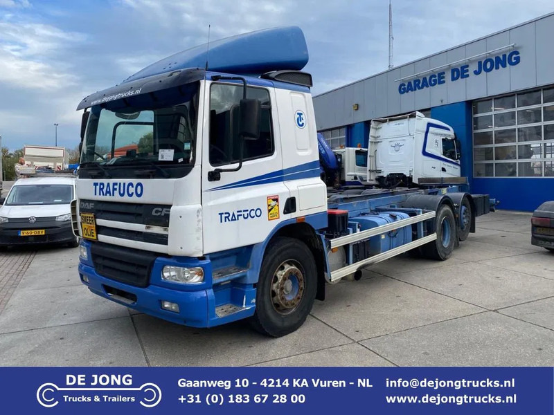 DAF CF 75.310 / Manual / Euro 3 - Kamion sa golom šasijom i zatvorenom kabinom: slika 1 DAF CF 75.310 / Manual / Euro 3 - Kamion sa golom šasijom i zatvorenom kabinom: slika 1