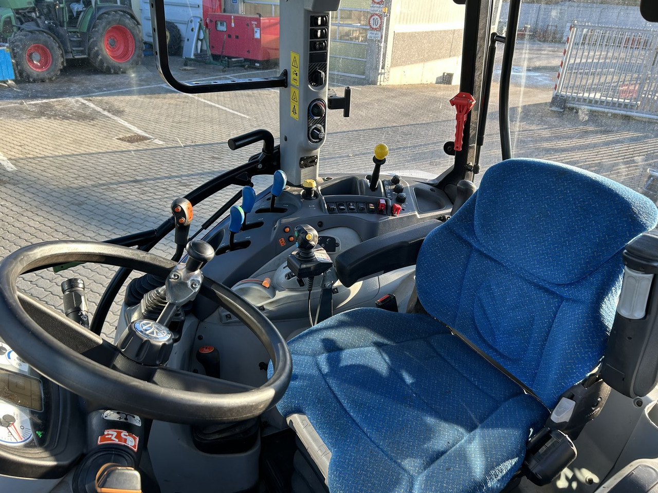 New Holland T 5.105 - Traktor: slika 4 New Holland T 5.105 - Traktor: slika 4