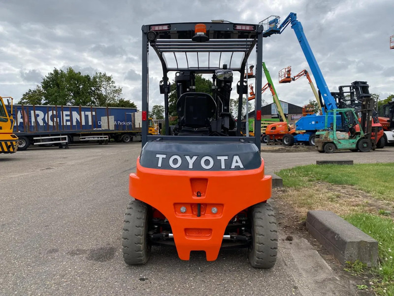 Toyota 8FBMT40 - Električni viljuškar: slika 4 Toyota 8FBMT40 - Električni viljuškar: slika 4