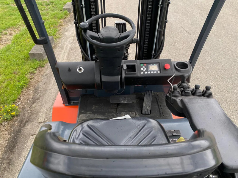 Električni viljuškar Toyota 8FBMT45: slika 10 Električni viljuškar Toyota 8FBMT45: slika 10