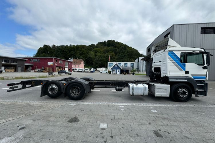 MAN TGS 26.440 6x2 Chassis - Kamion sa golom šasijom i zatvorenom kabinom: slika 4 MAN TGS 26.440 6x2 Chassis - Kamion sa golom šasijom i zatvorenom kabinom: slika 4