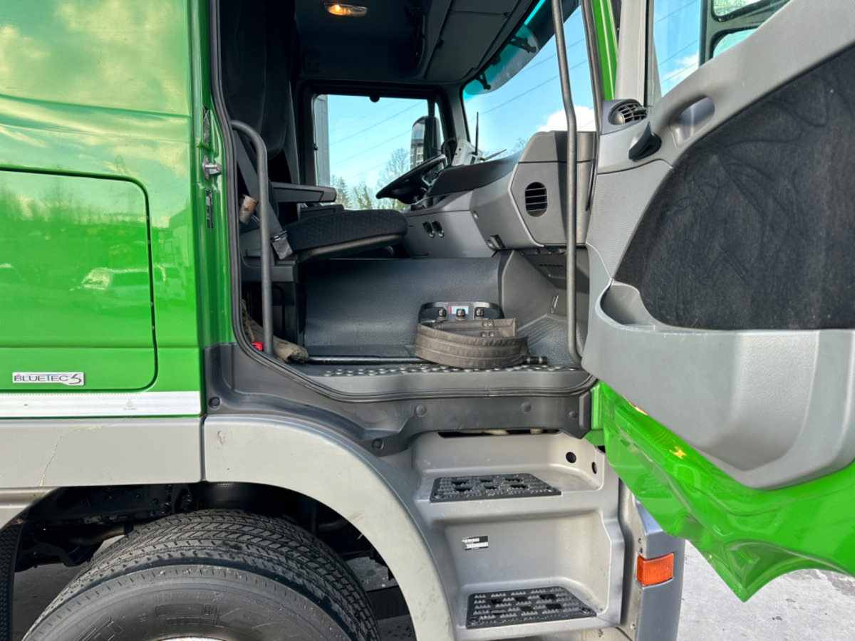 MERCEDES 2551 V8 6x2 Fassi 185-5 Bj.2020 - Istovarivač, Kamion sa dizalicom: slika 4 MERCEDES 2551 V8 6x2 Fassi 185-5 Bj.2020 - Istovarivač, Kamion sa dizalicom: slika 4