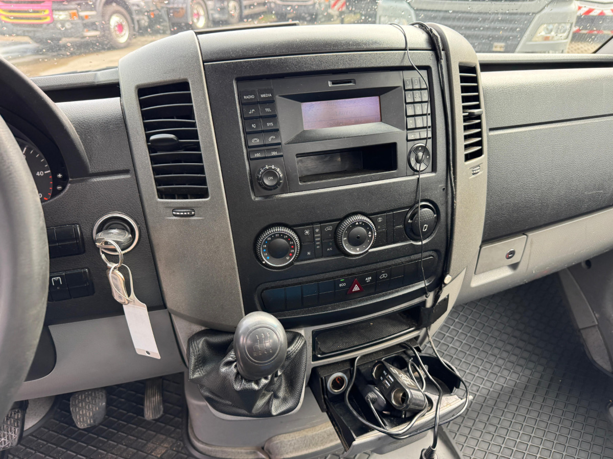 Dostavno vozilo s ravnom platformom MERCEDES Sprinter 316 CDI: slika 11