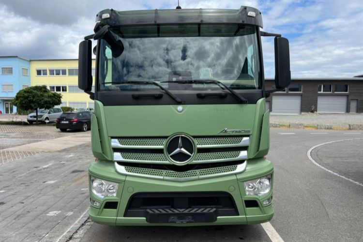 Mercedes-Benz Actros 2543 6x2 - Kamion sa golom šasijom i zatvorenom kabinom: slika 2 Mercedes-Benz Actros 2543 6x2 - Kamion sa golom šasijom i zatvorenom kabinom: slika 2