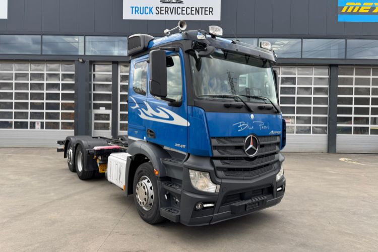 Mercedes-Benz Actros 2545 6x2 - Kamion sa golom šasijom i zatvorenom kabinom: slika 3 Mercedes-Benz Actros 2545 6x2 - Kamion sa golom šasijom i zatvorenom kabinom: slika 3