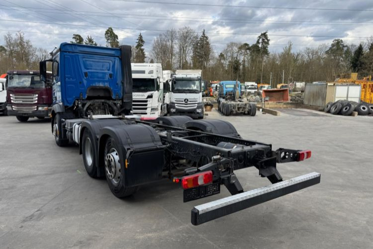 Mercedes-Benz Actros 2545 6x2 - Kamion sa golom šasijom i zatvorenom kabinom: slika 5 Mercedes-Benz Actros 2545 6x2 - Kamion sa golom šasijom i zatvorenom kabinom: slika 5