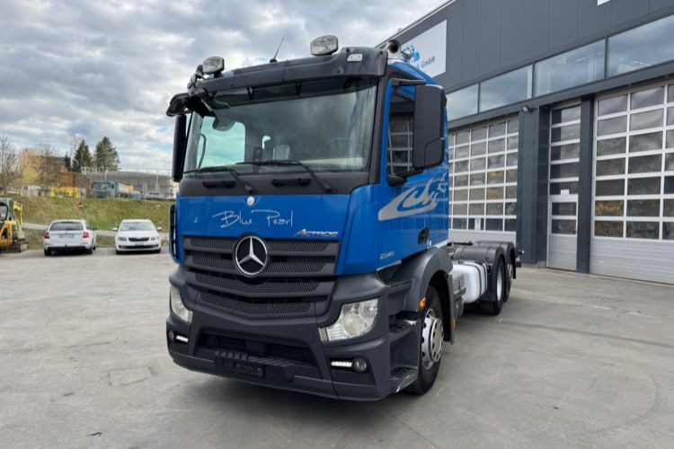 Mercedes-Benz Actros 2545 6x2 - Kamion sa golom šasijom i zatvorenom kabinom: slika 1 Mercedes-Benz Actros 2545 6x2 - Kamion sa golom šasijom i zatvorenom kabinom: slika 1