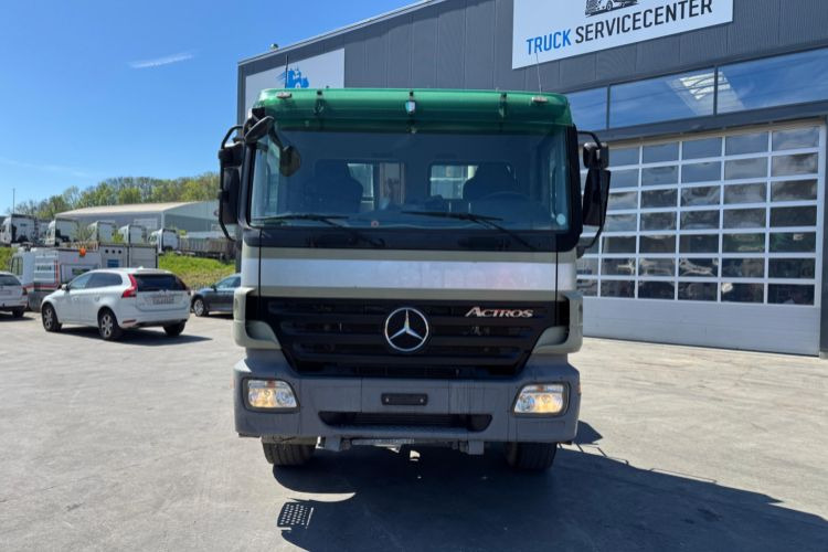Mercedes-Benz Actros 3244 8x4 Hiab 26T AHK - Kamion sa hidrauličnom kukom: slika 4 Mercedes-Benz Actros 3244 8x4 Hiab 26T AHK - Kamion sa hidrauličnom kukom: slika 4