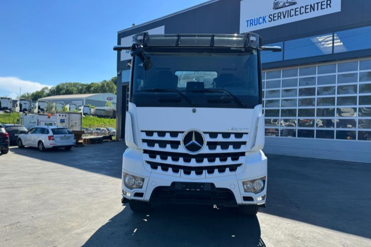 Mercedes-Benz Arocs 3251 8x4 - Kamion sa hidrauličnom kukom: slika 2 Mercedes-Benz Arocs 3251 8x4 - Kamion sa hidrauličnom kukom: slika 2