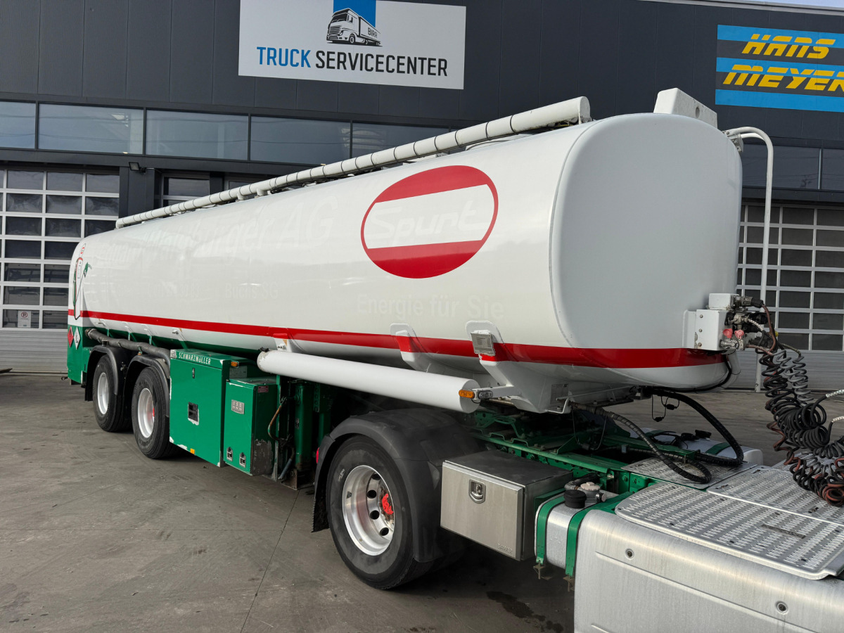 SCHWARZMÜLLER Tank 32'770L 3 Kammern - Poluprikolica cisterna: slika 2 SCHWARZMÜLLER Tank 32'770L 3 Kammern - Poluprikolica cisterna: slika 2