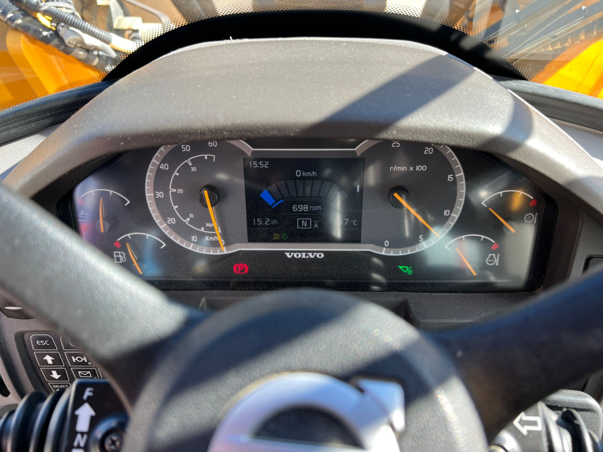 Utovarivač točkaš VOLVO L180H: slika 10