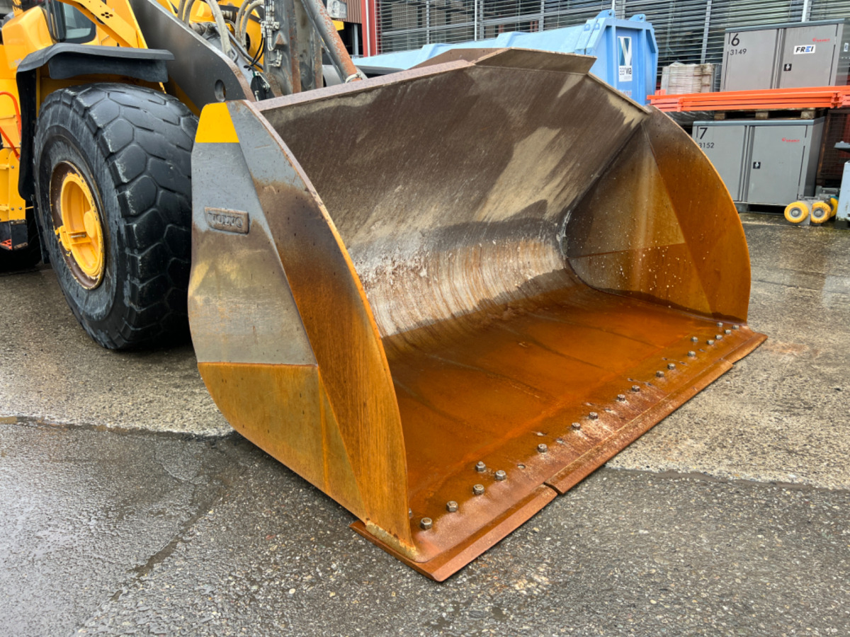 Utovarivač točkaš VOLVO L180H: slika 17