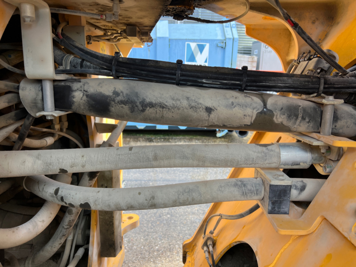 Utovarivač točkaš VOLVO L180H: slika 18