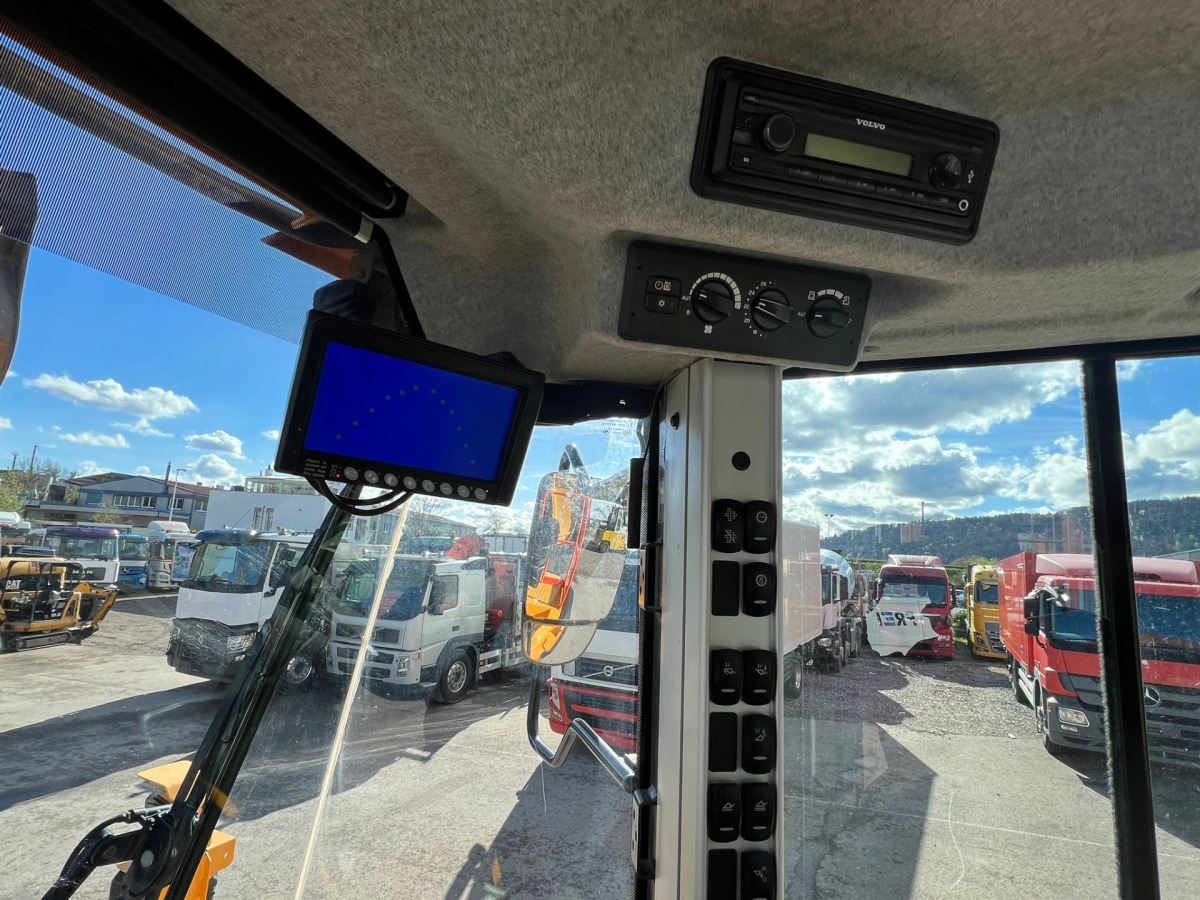 Utovarivač točkaš VOLVO L180H: slika 8