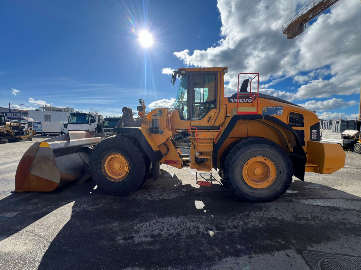 Utovarivač točkaš VOLVO L180H: slika 13