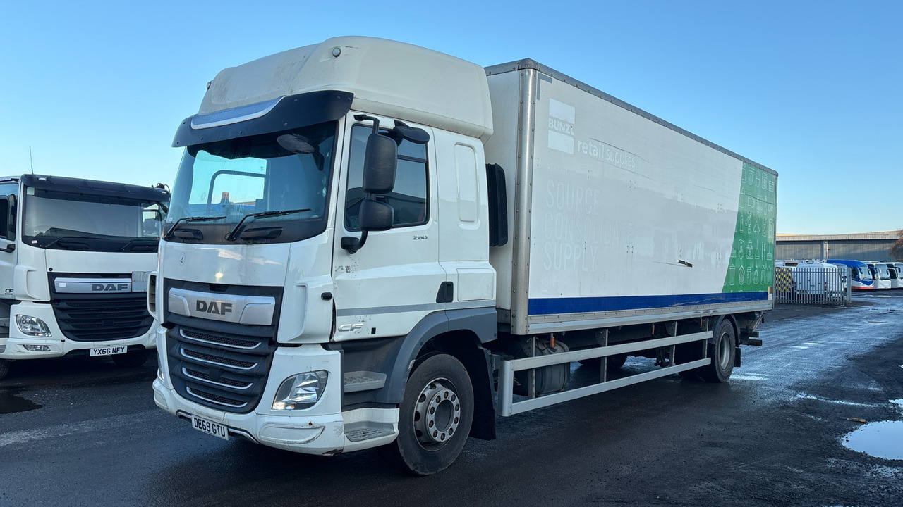 DAF CF 260 - Kamion sa zatvorenim sandukom: slika 2 DAF CF 260 - Kamion sa zatvorenim sandukom: slika 2