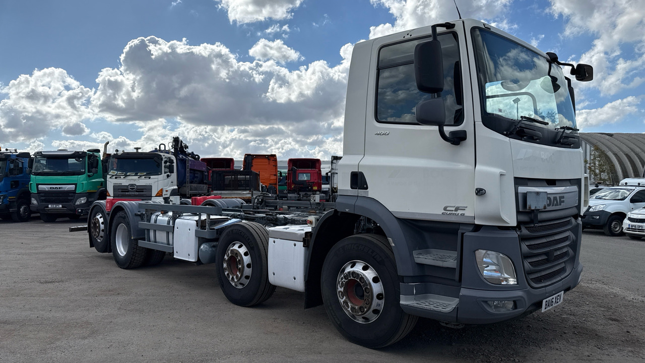 DAF CF 400 - Kamion sa golom šasijom i zatvorenom kabinom: slika 1 DAF CF 400 - Kamion sa golom šasijom i zatvorenom kabinom: slika 1
