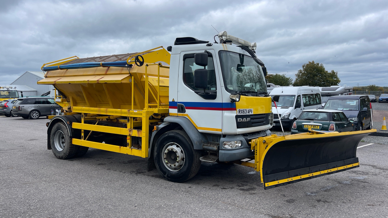 DAF LF  55.220 - Vozilo za čišćenje snega: slika 1 DAF LF  55.220 - Vozilo za čišćenje snega: slika 1