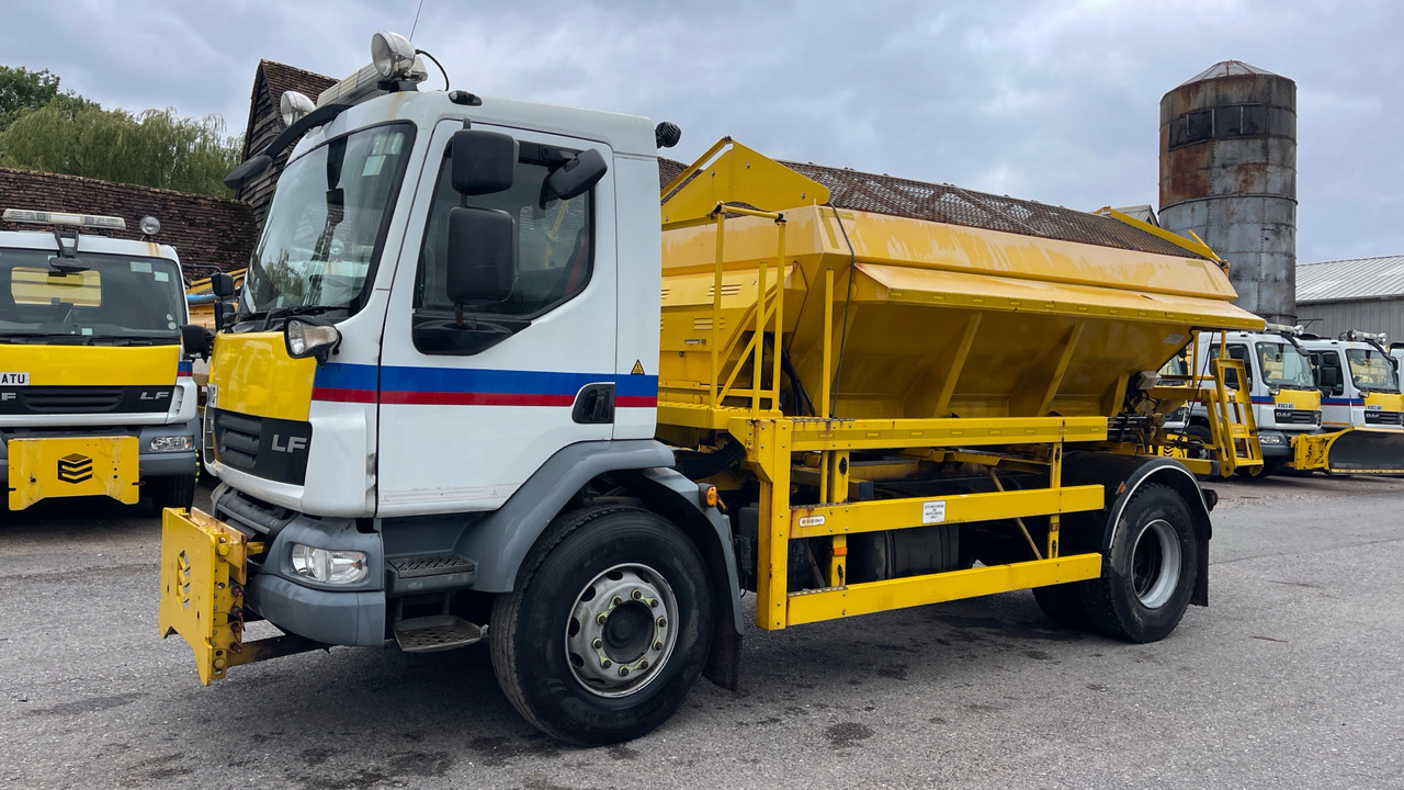 DAF LF 55.220 - Vozilo za čišćenje snega: slika 2 DAF LF 55.220 - Vozilo za čišćenje snega: slika 2