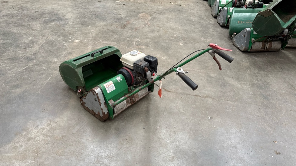 DENNIS FT510 PEDESTRIAN CYLINDER MOWER WITH 5K UNIT AND GRASS BOX - Građevinska oprema: slika 3 DENNIS FT510 PEDESTRIAN CYLINDER MOWER WITH 5K UNIT AND GRASS BOX - Građevinska oprema: slika 3