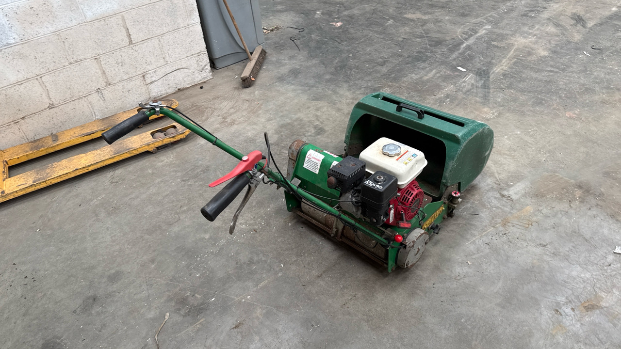 DENNIS FT510 PEDESTRIAN CYLINDER MOWER WITH 9K UNIT AND GRASS BOX - Građevinska oprema: slika 4 DENNIS FT510 PEDESTRIAN CYLINDER MOWER WITH 9K UNIT AND GRASS BOX - Građevinska oprema: slika 4