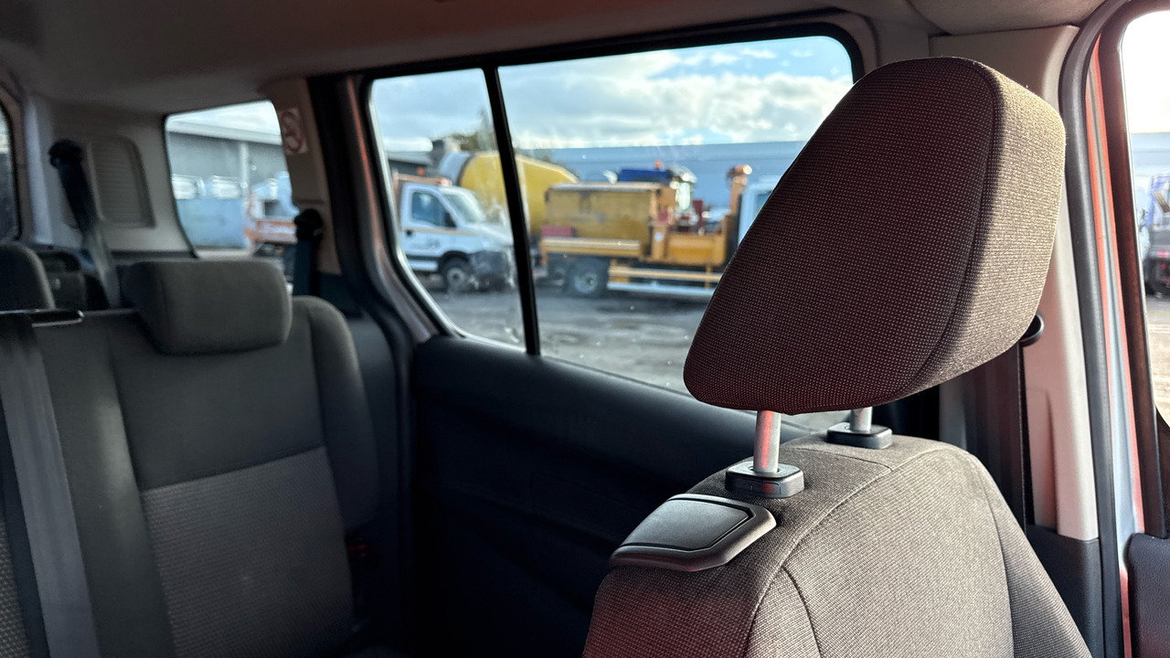 Automobil FORD GRAND TOURNEO CONNECT 1.5 TDCI: slika 8