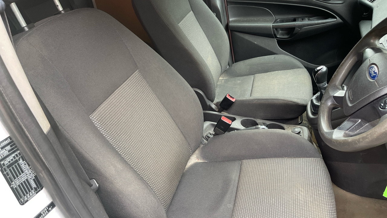 FORD TRANSIT CONNECT T220 1.6 TDCi 95PS - Dostavno vozilo sa duplom kabinom: slika 5 FORD TRANSIT CONNECT T220 1.6 TDCi 95PS - Dostavno vozilo sa duplom kabinom: slika 5