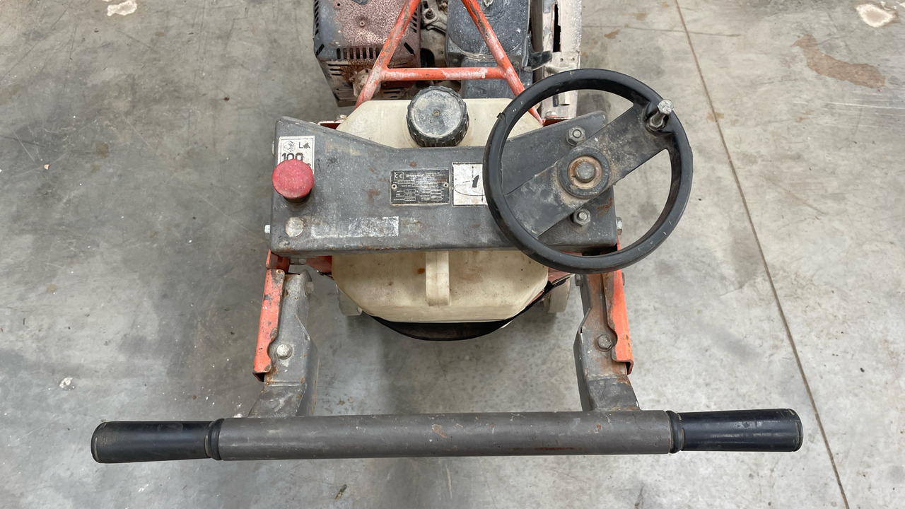 HUSQVARNA TS400LV, FLOOR SAW, PETROL (UNTESTED) - Građevinska oprema: slika 5 HUSQVARNA TS400LV, FLOOR SAW, PETROL (UNTESTED) - Građevinska oprema: slika 5