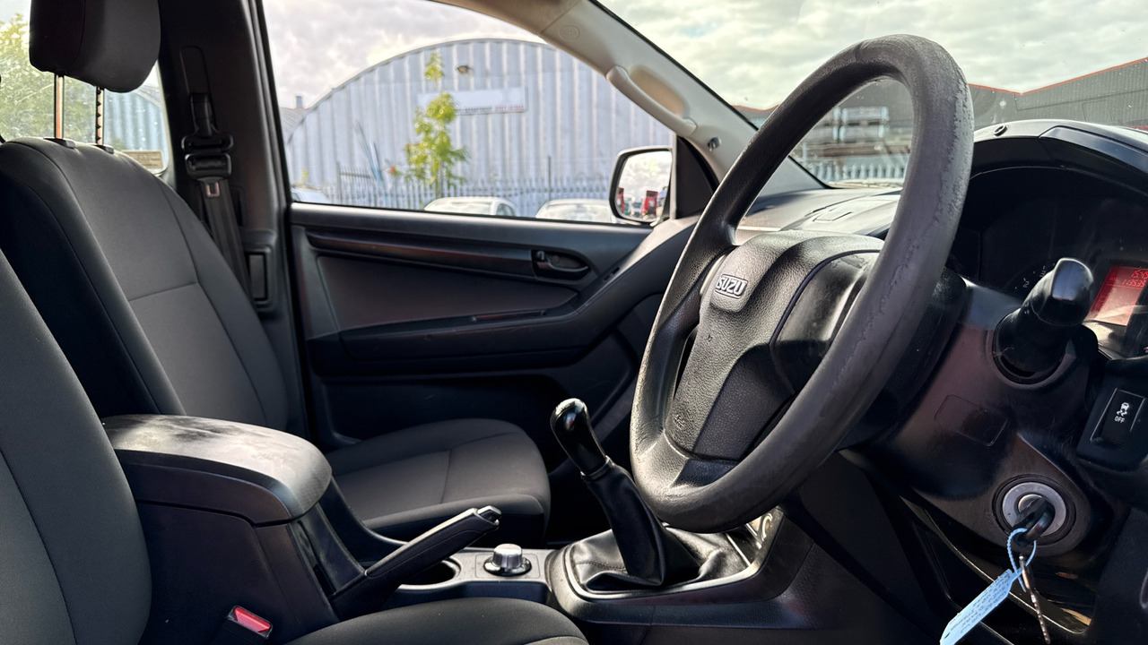 Isuzu D-Max 2.5 TD TURBO - Pikap, Dostavno vozilo sa duplom kabinom: slika 5 Isuzu D-Max 2.5 TD TURBO - Pikap, Dostavno vozilo sa duplom kabinom: slika 5