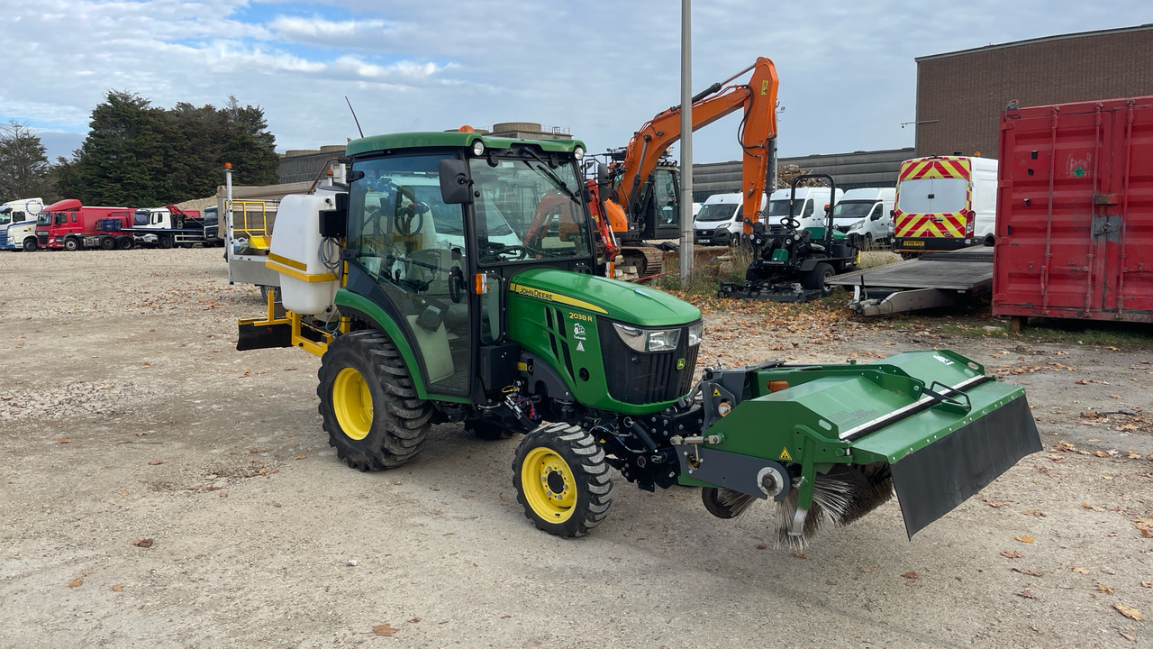 JOHN DEERE 2038R - Traktor: slika 1 JOHN DEERE 2038R - Traktor: slika 1