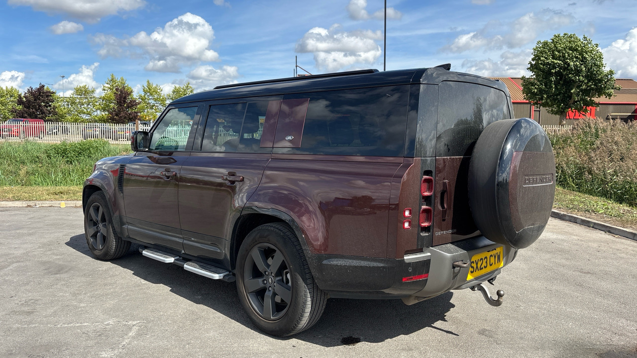 LAND ROVER DEFENDER 3.0 D300 X-Dynamic HSE 130 - SUV: slika 3 LAND ROVER DEFENDER 3.0 D300 X-Dynamic HSE 130 - SUV: slika 3
