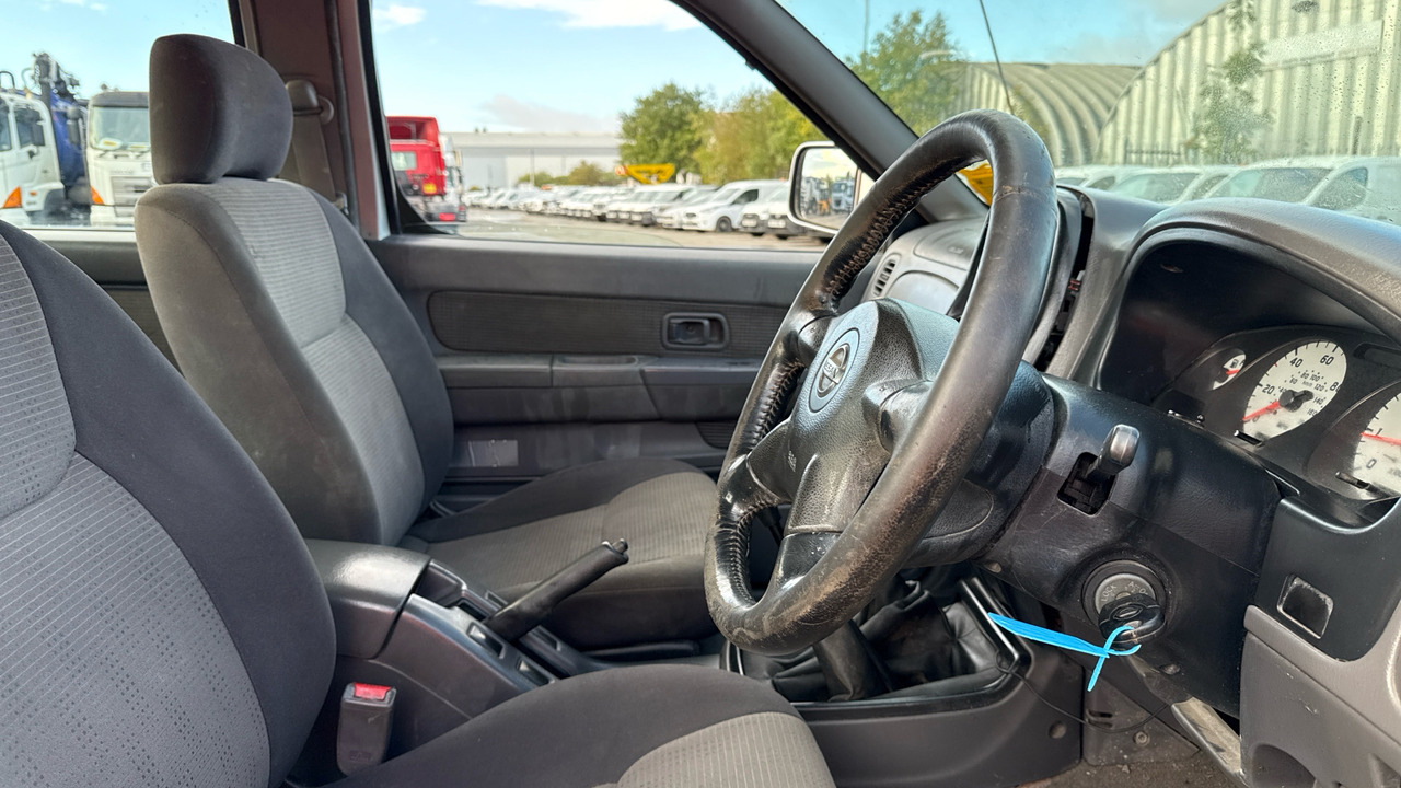 NISSAN D22 2.5 DI - Pikap, Dostavno vozilo sa duplom kabinom: slika 5 NISSAN D22 2.5 DI - Pikap, Dostavno vozilo sa duplom kabinom: slika 5