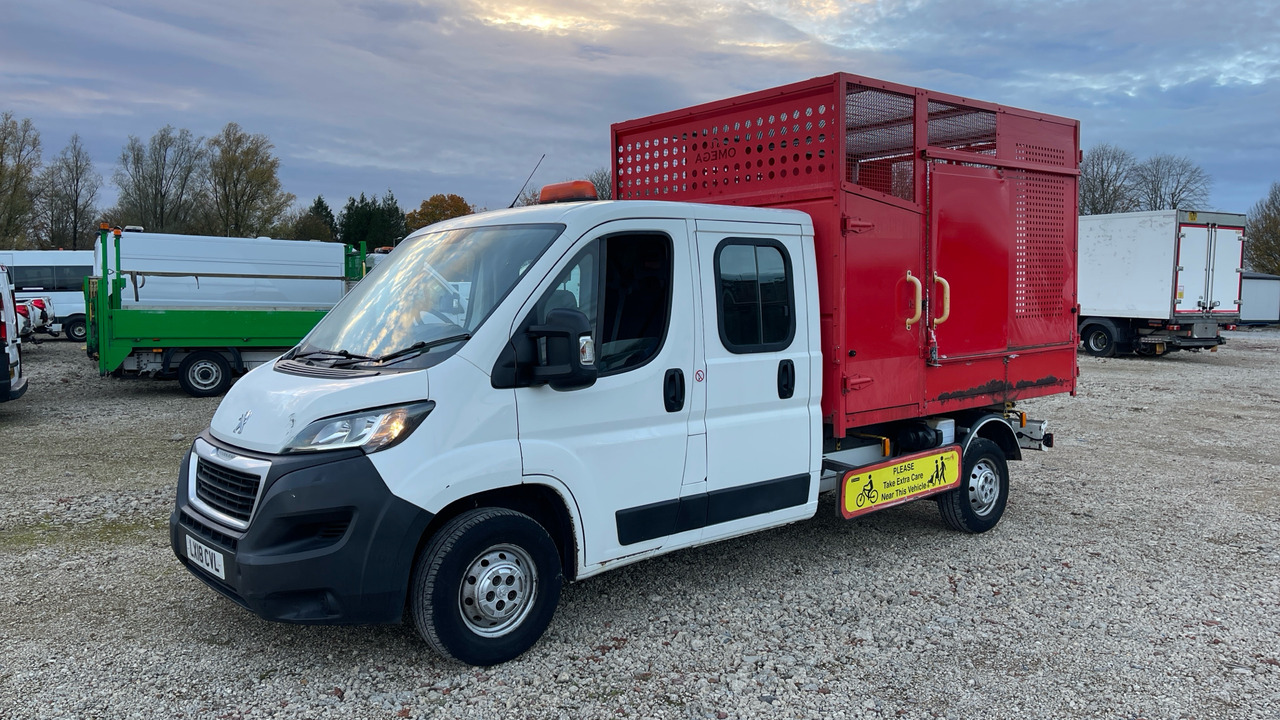PEUGEOT BOXER 335 2.0 BLUE HDI 130PS - Dostavno vozilo kiper: slika 2 PEUGEOT BOXER 335 2.0 BLUE HDI 130PS - Dostavno vozilo kiper: slika 2