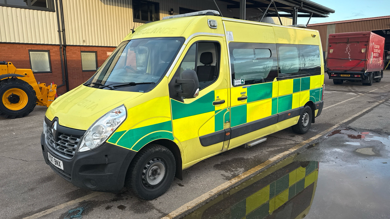 RENAULT MASTER 150.39 - Vozilo hitne pomoći: slika 2 RENAULT MASTER 150.39 - Vozilo hitne pomoći: slika 2